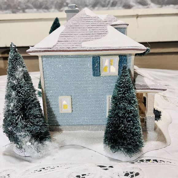 Dept 56 Winters Frost Edgewater Inn Christmas Village Ceramic House 4025415 - Picture 6 of 16